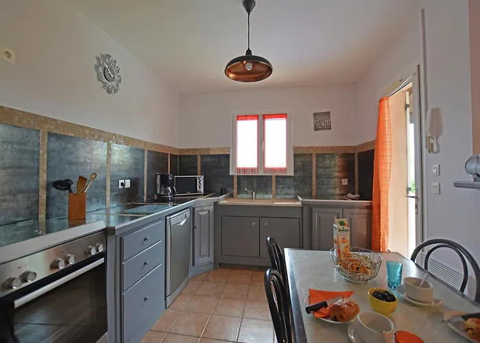 Comfortable With Swimming Pool Saint-Victor-de-Malcap