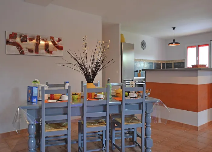 Villa Comfortable With Swimming Pool